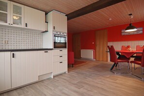 Apartment | Dining - Apartment Near Baltic Sea and Salzhaff Lagoon (Alt Bukow)