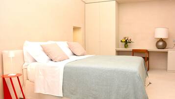 Chambre Confort Double ou avec lits jumeaux, patio, vue cour intérieure | Vue de la chambre