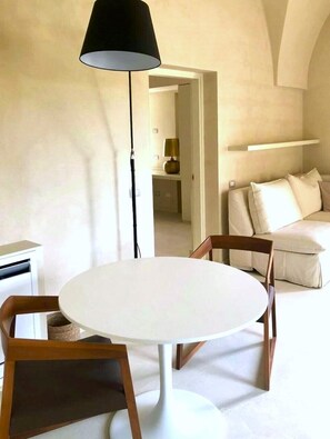 Familiesuite, terrasse | Oppholdsområde | TV