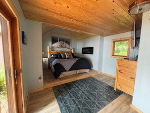 6 bedrooms, iron/ironing board, free WiFi, bed sheets