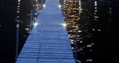 “The View on Gull” Spacious 4-bedroom plus loft house with 100’ on Gull Lake