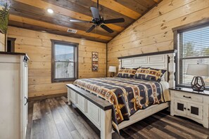 6 bedrooms, desk, iron/ironing board, free WiFi