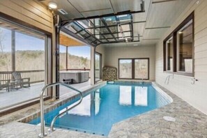 Indoor pool - Ultimate Entertaining Cabin - Indoor Pool - Theater Room - King Beds - Hot Tub (Sevierville)