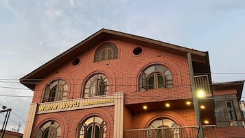 Mặt tiền nơi lưu trú