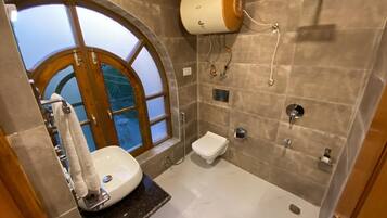 Superior Double Room | Bathroom | Shower, slippers, towels, soap