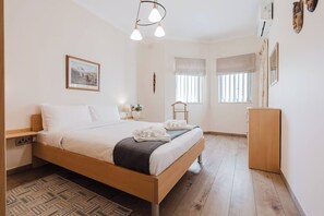 3 bedrooms, iron/ironing board, travel cot, free WiFi