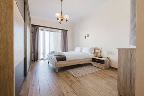 3 bedrooms, iron/ironing board, free WiFi, bed sheets