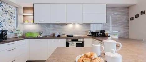 Fridge, microwave, oven, stovetop