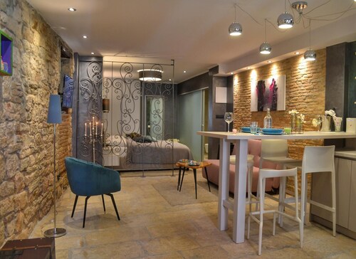 Studio Apartment Eleven