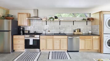 Fridge, stovetop, dishwasher, toaster