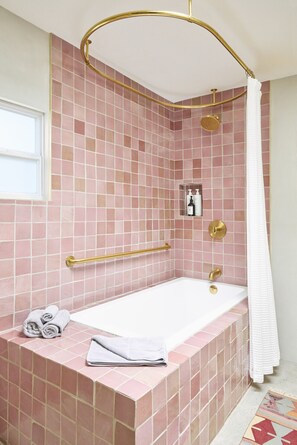 Eco-friendly toiletries, hair dryer - Dreamy, Airy 2bd - Senja Suite @ La Dea (Santa Fe)