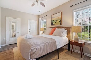 3 chambres, fer et planche à repasser, Wi-Fi, draps fournis