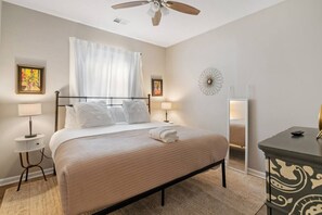 3 室のベッドルーム、アイロン / アイロン台、WiFi、ベッドシーツ