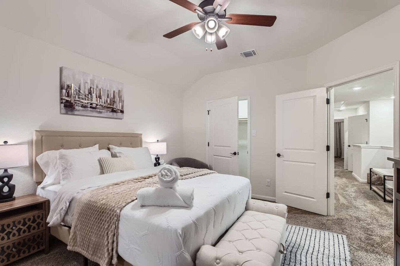 3 camere, una scrivania, ferro/asse da stiro, culla da viaggio