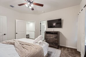 3 bedrooms, desk, iron/ironing board, travel crib