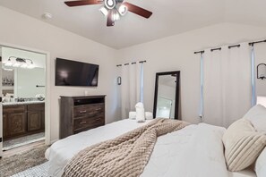 3 bedrooms, desk, iron/ironing board, travel cot