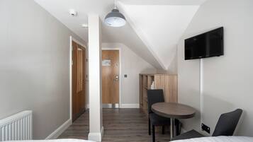 Twin Room | Desk, laptop workspace, free WiFi