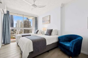 2 عدّة غرف نوم ومكواة/لوح كي وواي فاي وملاءات أسرّة