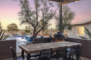 Outdoor dining - Sunset Grove • Pickleball, Pool, Spa, Game Room (Yucca Valley)