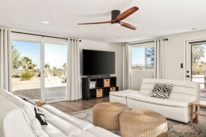 Una Smart TV, una chimenea