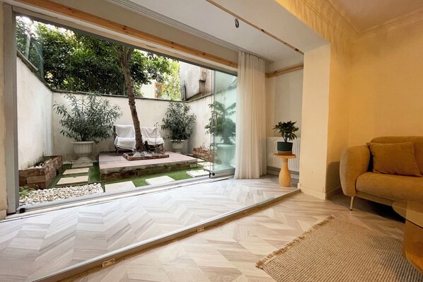 Living area - 2BR/2Bath with Garden - Between Şişli & Taksim (Istanbul)