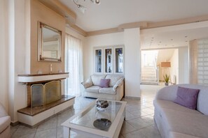 Villa | 4 bedrooms, Internet