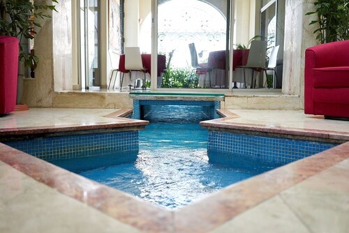 AN OASIS IN THE HEART OF THE CITY 