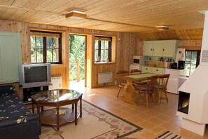 Smart TV, fireplace - Cottage Vetlanda, fishing, boat, swimming, 45 min to Astrid Lindgren's world, (Vetlanda)