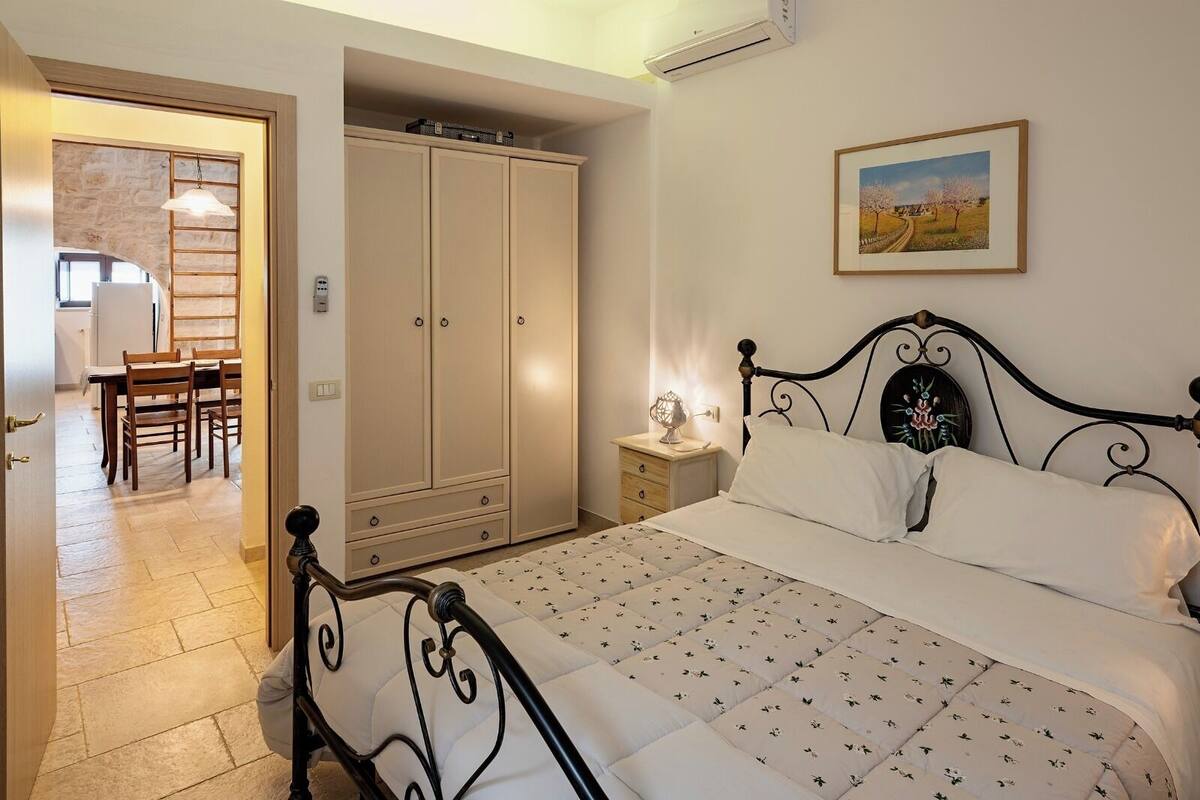 Blackout curtains, iron/ironing board, free WiFi