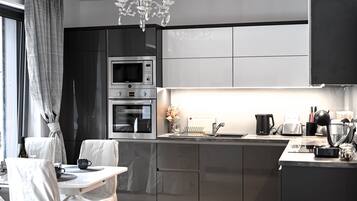 Fridge, microwave, oven, stovetop
