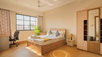 Apartment, 1 King Bed, Balcony, City View | 1 bedroom, blackout curtains, iron/ironing board, free WiFi