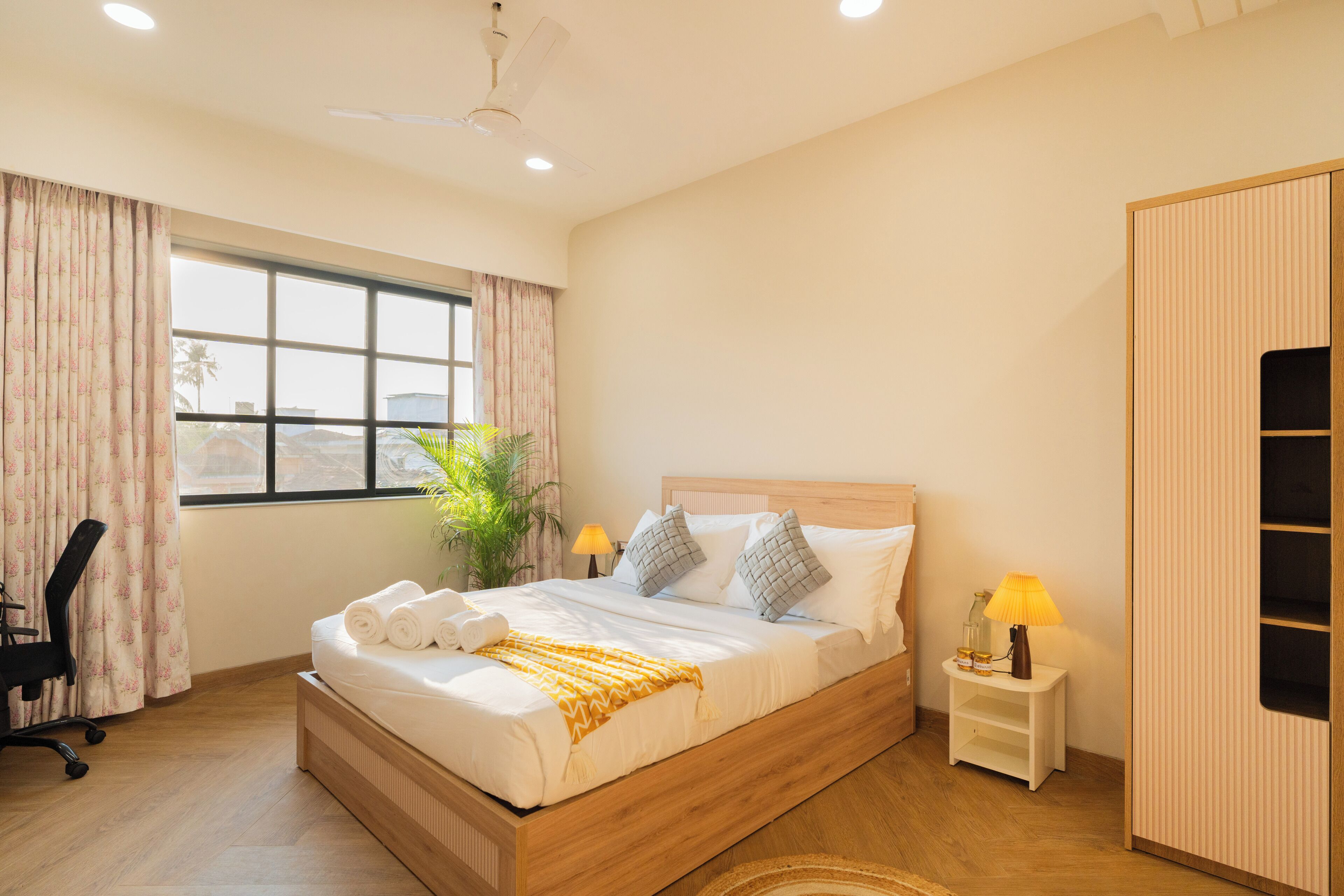 Apartment, 1 King Bed, Balcony, City View | 1 bedroom, blackout curtains, iron/ironing board, free WiFi