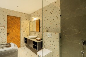 Apartment, 1 King Bed, Balcony, City View | Bathroom | Slippers
