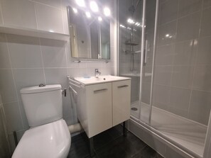 Hair dryer, towels
