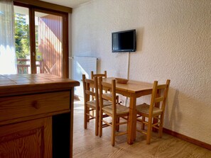 Dining - Functional studio, ski-in ski-out in Les Deux Alpes center, pets allowed (Les Deux Alpes)