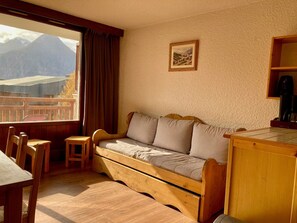 TV - Bright studio at the slopes, pets allowed (Les Deux Alpes)