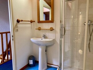 Bathroom - Cozy duplex under the eaves, ski-in/ski-out, pets allowed (Les Deux Alpes)