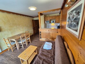 TV - Bright studio, ski-in ski-out, pets allowed (Les Deux Alpes)