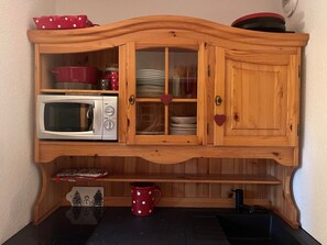 Kühlschrank, Mikrowelle, Geschirrspüler