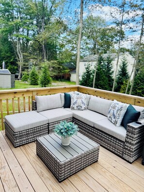 Property grounds - Spacious 4BR house, near water parks and Premium outlets, pools, lake, kayak. (Coolbaugh)