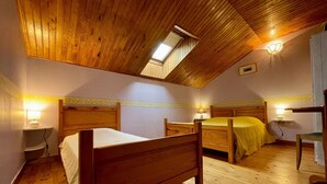 Unclassified image, 5 of 11, button - Lilas Room in Alleyras - Pets allowed, Guest table, Spacious grounds (Alleyras)