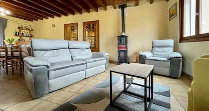 Lilas Room in Alleyras - Pets allowed, Guest table, Spacious grounds