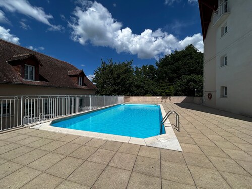T2 rénové avec piscine chauffée proche Thermes, parking et WIFI