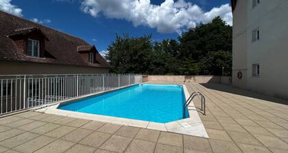 T2 rénové avec piscine chauffée proche Thermes, parking et WIFI