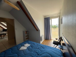 1 bedroom, WiFi (free) - Renovated T2 with heated pool near Connétable Spa, parking and WIFI (La Roche-Posay)