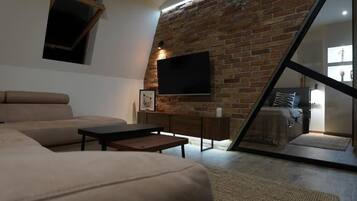 2 bedrooms, iron/ironing board, WiFi