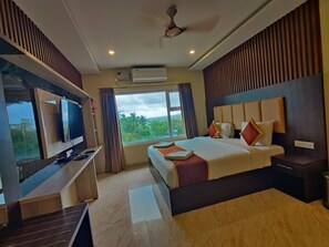Classic Room, Sea View | Desk, laptop workspace, free WiFi