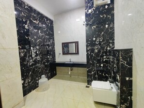 Elite Suite, Sea View | Bathroom | Shower, free toiletries, towels, shampoo - Hotel Brindavan Elite Rameswaram (Rameshwaram)