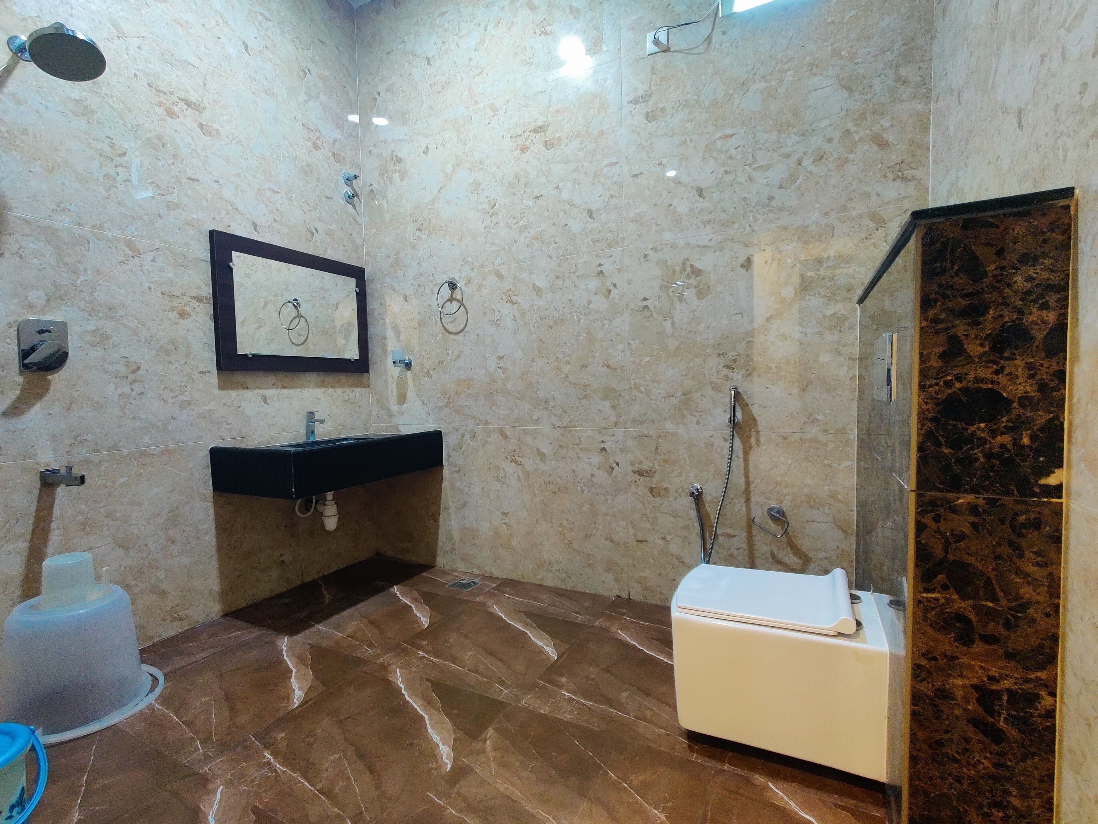 Classic Room, Sea View | Bathroom | Shower, free toiletries, towels, shampoo