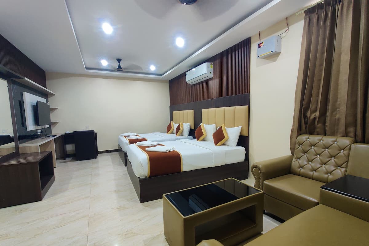 Kamar Quadruple Keluarga | Meja kerja, ruang kerja ramah laptop, dan Wi-Fi gratis